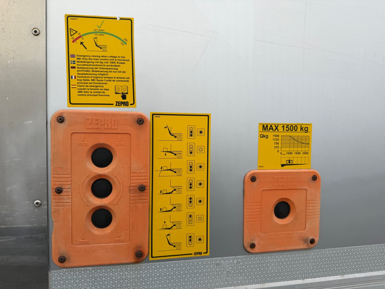 Mercedes-Benz Atego 1330 4x4 Atego 1330 4x4, Iso-Koffer mit Heizung, LBW - Skříňový nákladní auto: obrázok 5 Mercedes-Benz Atego 1330 4x4 Atego 1330 4x4, Iso-Koffer mit Heizung, LBW - Skříňový nákladní auto: obrázok 5