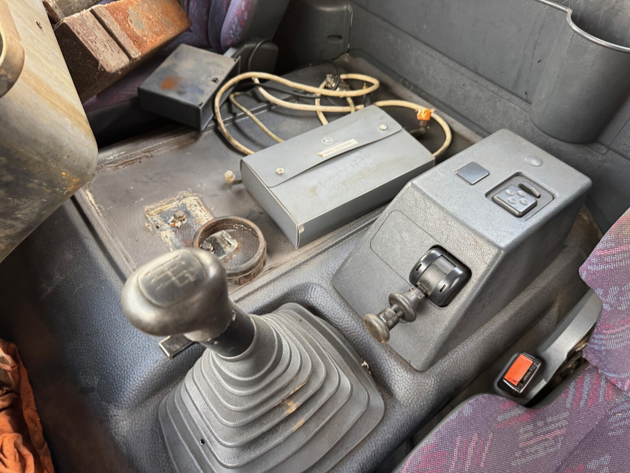 Ramenový nosič kontajnerov Mercedes-Benz Atego 1828 4x4 Atego 1828 4x4, Tele-Absetzer, Winterdienstausstattung: obrázok 9 Ramenový nosič kontajnerov Mercedes-Benz Atego 1828 4x4 Atego 1828 4x4, Tele-Absetzer, Winterdienstausstattung: obrázok 9