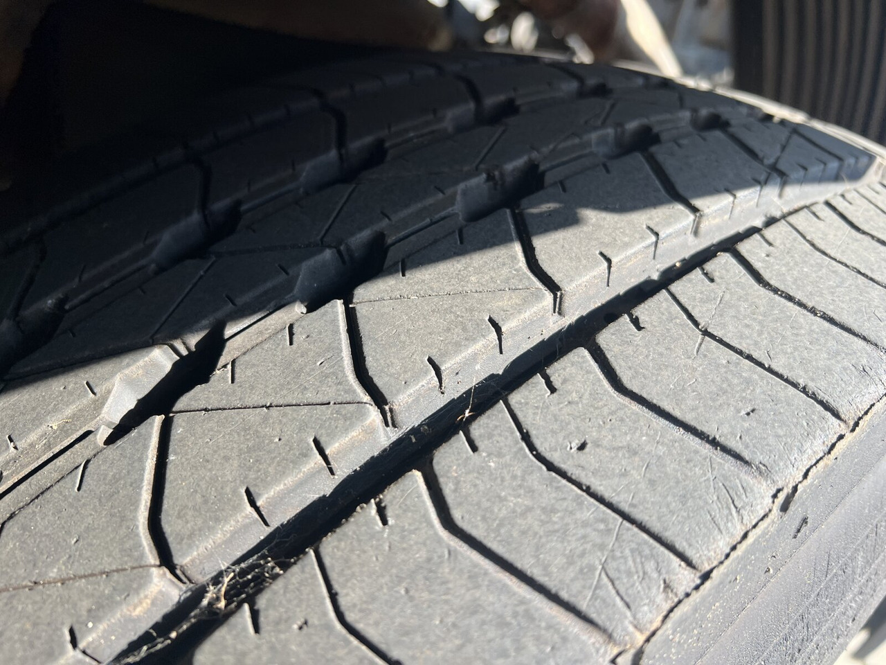 Mercedes-Benz Atego 1828 L 4x2 Atego 1828 L 4x2, Rechtslenker, Winterdienstaustattung - Podvozek s kabinou: obrázok 3 Mercedes-Benz Atego 1828 L 4x2 Atego 1828 L 4x2, Rechtslenker, Winterdienstaustattung - Podvozek s kabinou: obrázok 3