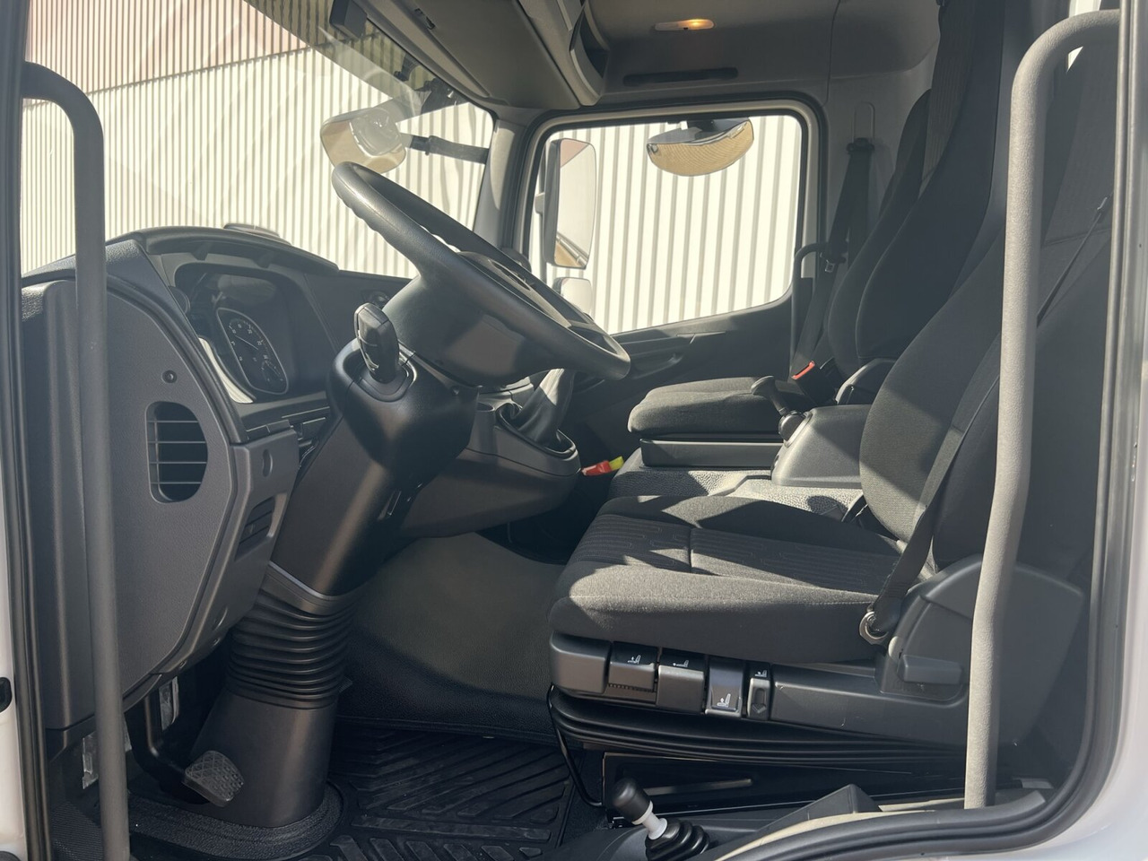 Mercedes-Benz Atego 818 K 4x2 Atego 818 K 4x2, 2x AHK, Meiller-Kipper, mehrfach Vorhanden! - Sklápač: obrázok 4 Mercedes-Benz Atego 818 K 4x2 Atego 818 K 4x2, 2x AHK, Meiller-Kipper, mehrfach Vorhanden! - Sklápač: obrázok 4