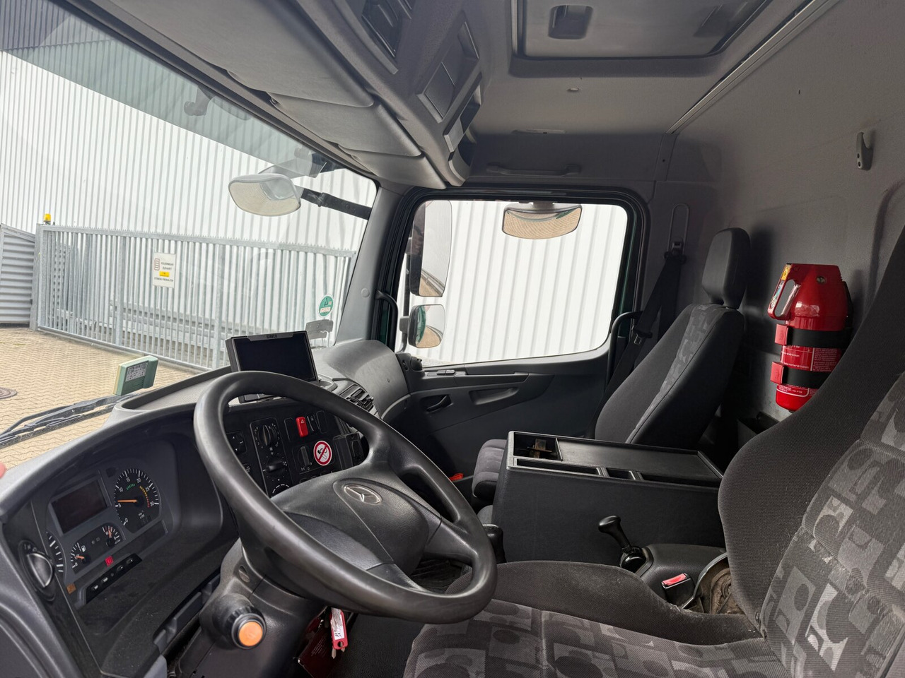 Mercedes-Benz Atego 818 L 4x2 Atego 818 L 4x2, Getränkekoffer, 2x AHK - Skříňový nákladní auto: obrázok 3 Mercedes-Benz Atego 818 L 4x2 Atego 818 L 4x2, Getränkekoffer, 2x AHK - Skříňový nákladní auto: obrázok 3