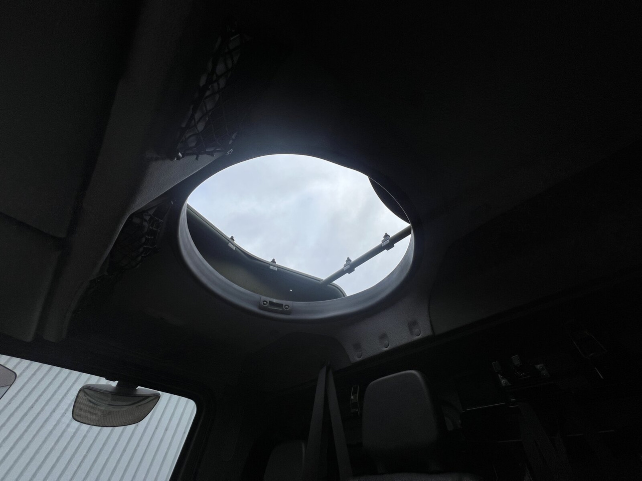 Mercedes-Benz Axor 1829 A 4x4 Axor 1829 A 4x4, Ex- - Valníkový/ Plošinový nákladný automobil: obrázok 5 Mercedes-Benz Axor 1829 A 4x4 Axor 1829 A 4x4, Ex- - Valníkový/ Plošinový nákladný automobil: obrázok 5