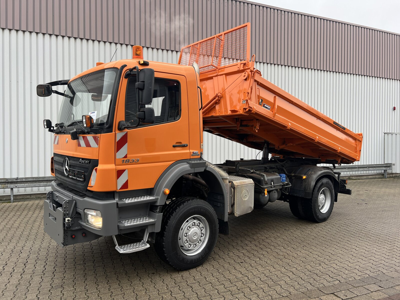 Mercedes-Benz Axor 1833 AK 4x4 Axor 1833 AK 4x4, Winterdienstausstattung - Sklápač: obrázok 1 Mercedes-Benz Axor 1833 AK 4x4 Axor 1833 AK 4x4, Winterdienstausstattung - Sklápač: obrázok 1