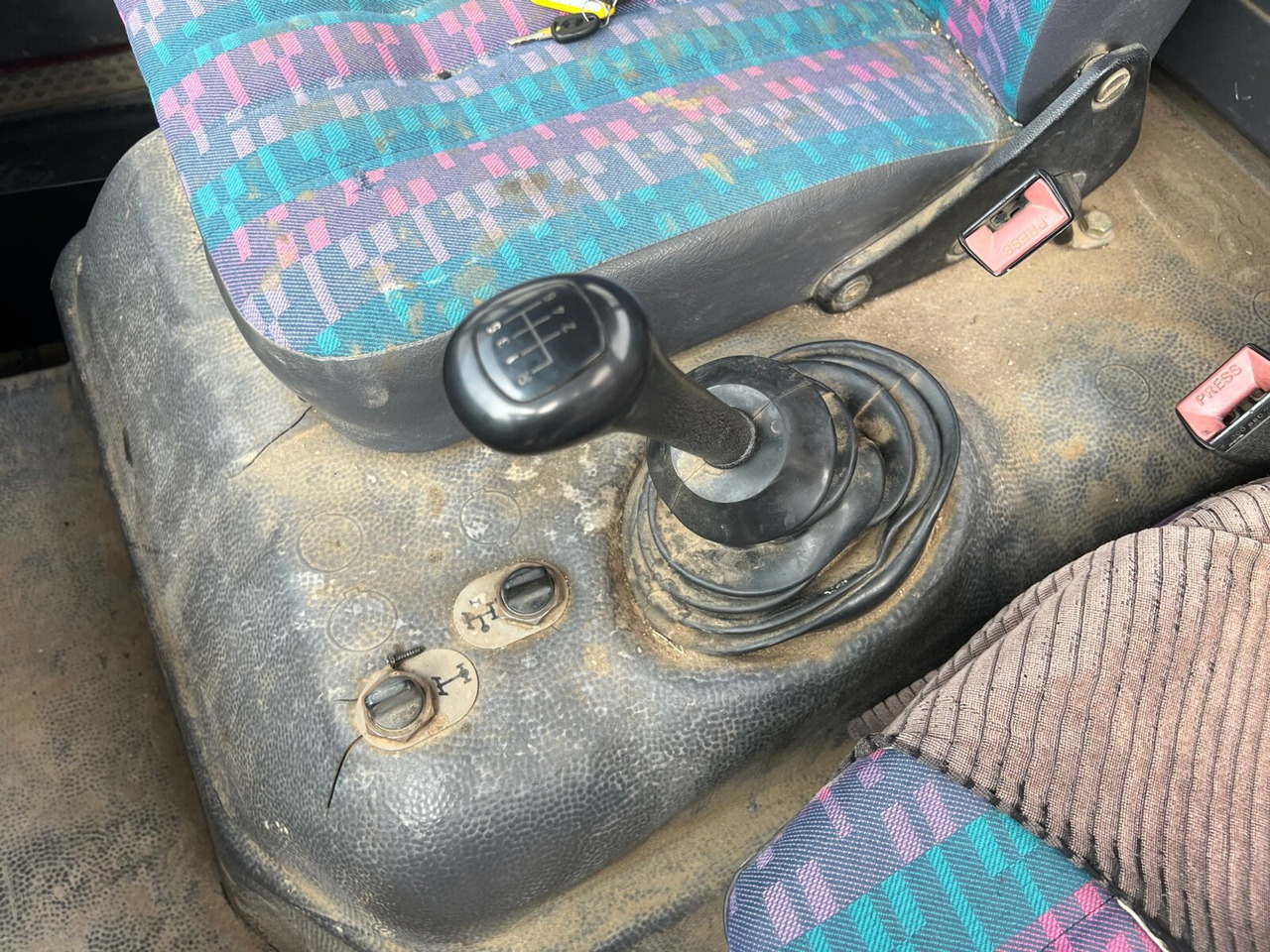 Mercedes-Benz LK 1117 K 4x2 LK 1117 K 4x2, 6-Zylinder Motor, 2x AHK - Sklápač: obrázok 4 Mercedes-Benz LK 1117 K 4x2 LK 1117 K 4x2, 6-Zylinder Motor, 2x AHK - Sklápač: obrázok 4