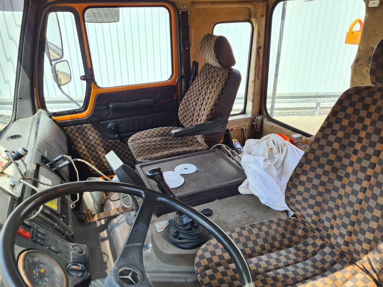 Mercedes-Benz NG 1928 A 4x4 NG 1928 A 4x4, V8-Motor, Standklima, Winterdienstaustattung - Podvozek s kabinou: obrázok 4 Mercedes-Benz NG 1928 A 4x4 NG 1928 A 4x4, V8-Motor, Standklima, Winterdienstaustattung - Podvozek s kabinou: obrázok 4