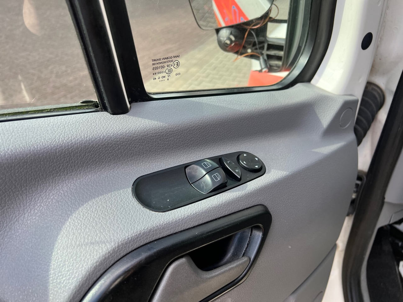 Sanitka Mercedes-Benz Sprinter 313 CDI 4x2 Sprinter 313 CDI 4x2, EEV, Krankenwagen: obrázok 7 Sanitka Mercedes-Benz Sprinter 313 CDI 4x2 Sprinter 313 CDI 4x2, EEV, Krankenwagen: obrázok 7