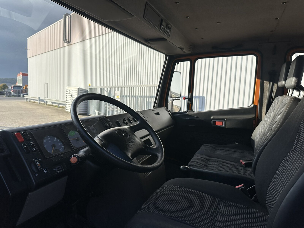 Mercedes-Benz Vario 813 D 4x2 Doka Vario 813 D 4x2 Doka, Meiller Kipper - Sklápač: obrázok 5 Mercedes-Benz Vario 813 D 4x2 Doka Vario 813 D 4x2 Doka, Meiller Kipper - Sklápač: obrázok 5