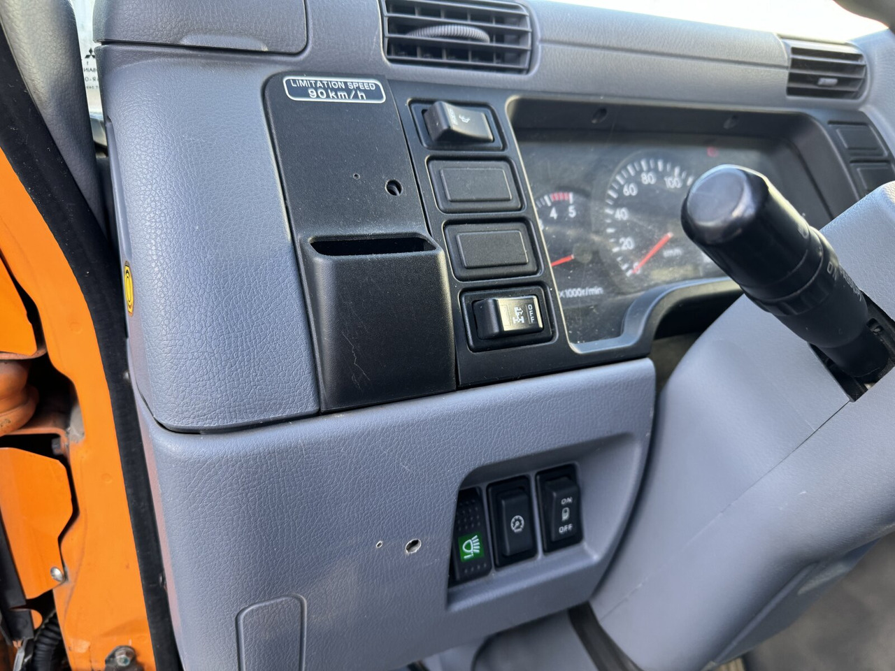 Mitsubishi Canter Fuso 6C15D 4x2 Doka Canter Fuso 6C15D 4x2 Doka, City-Abroller - Hákový nosič kontajnerov: obrázok 5 Mitsubishi Canter Fuso 6C15D 4x2 Doka Canter Fuso 6C15D 4x2 Doka, City-Abroller - Hákový nosič kontajnerov: obrázok 5