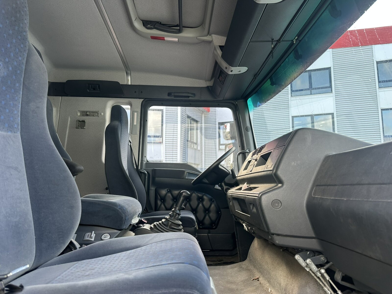 MAN TGA 18.350 4x2 LL TGA 18.350 4x2 LL, Fahrschulausstattung - Nákladné auto: obrázok 3 MAN TGA 18.350 4x2 LL TGA 18.350 4x2 LL, Fahrschulausstattung - Nákladné auto: obrázok 3