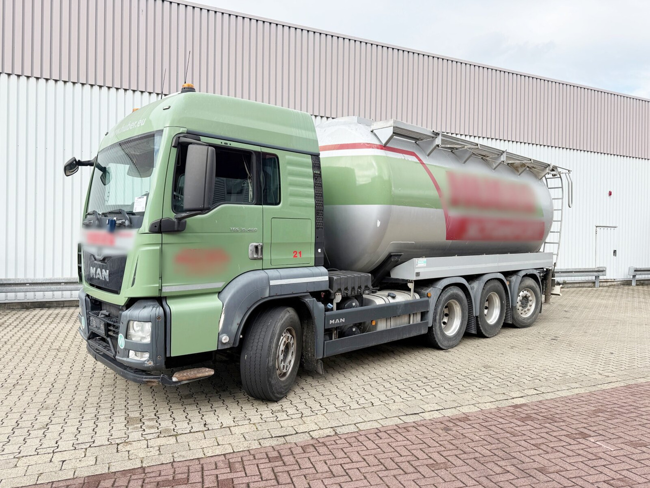 MAN TGS 35.460 8x4-4 BL TGS 35.460 8x4-4 BL, Intarder, Lenk/Lift, Kippsilo ca. 32m³, Kompressor - Nákladné auto: obrázok 1 MAN TGS 35.460 8x4-4 BL TGS 35.460 8x4-4 BL, Intarder, Lenk/Lift, Kippsilo ca. 32m³, Kompressor - Nákladné auto: obrázok 1