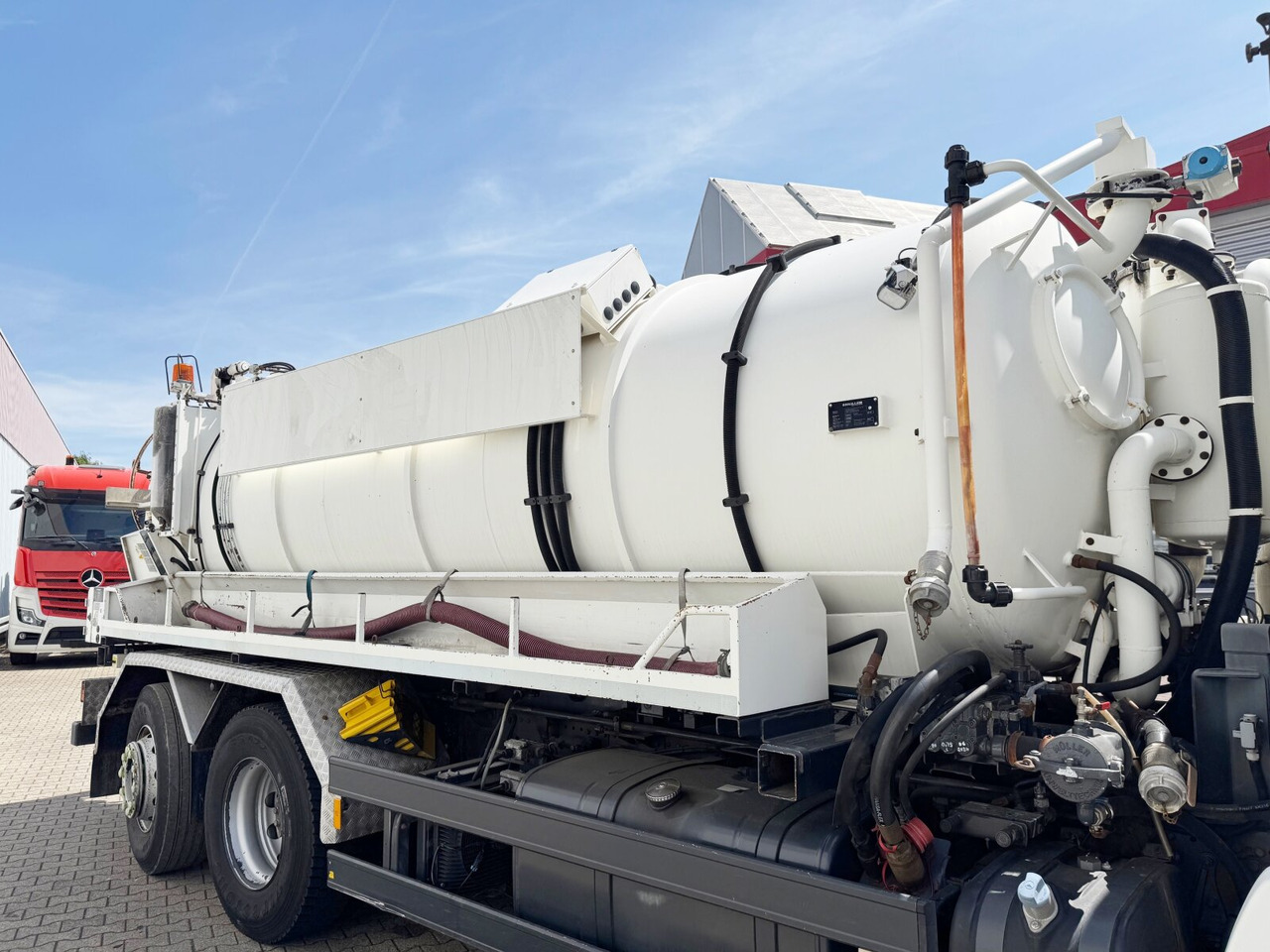 Nákladné auto Mercedes-Benz Actros 2541 L 6x2 Actros 2541 L 6x2, Müller Saug-/Spülwagen ca. 12m³, Widi-Platte, Lift-/Lenkachse: obrázok 11 Nákladné auto Mercedes-Benz Actros 2541 L 6x2 Actros 2541 L 6x2, Müller Saug-/Spülwagen ca. 12m³, Widi-Platte, Lift-/Lenkachse: obrázok 11