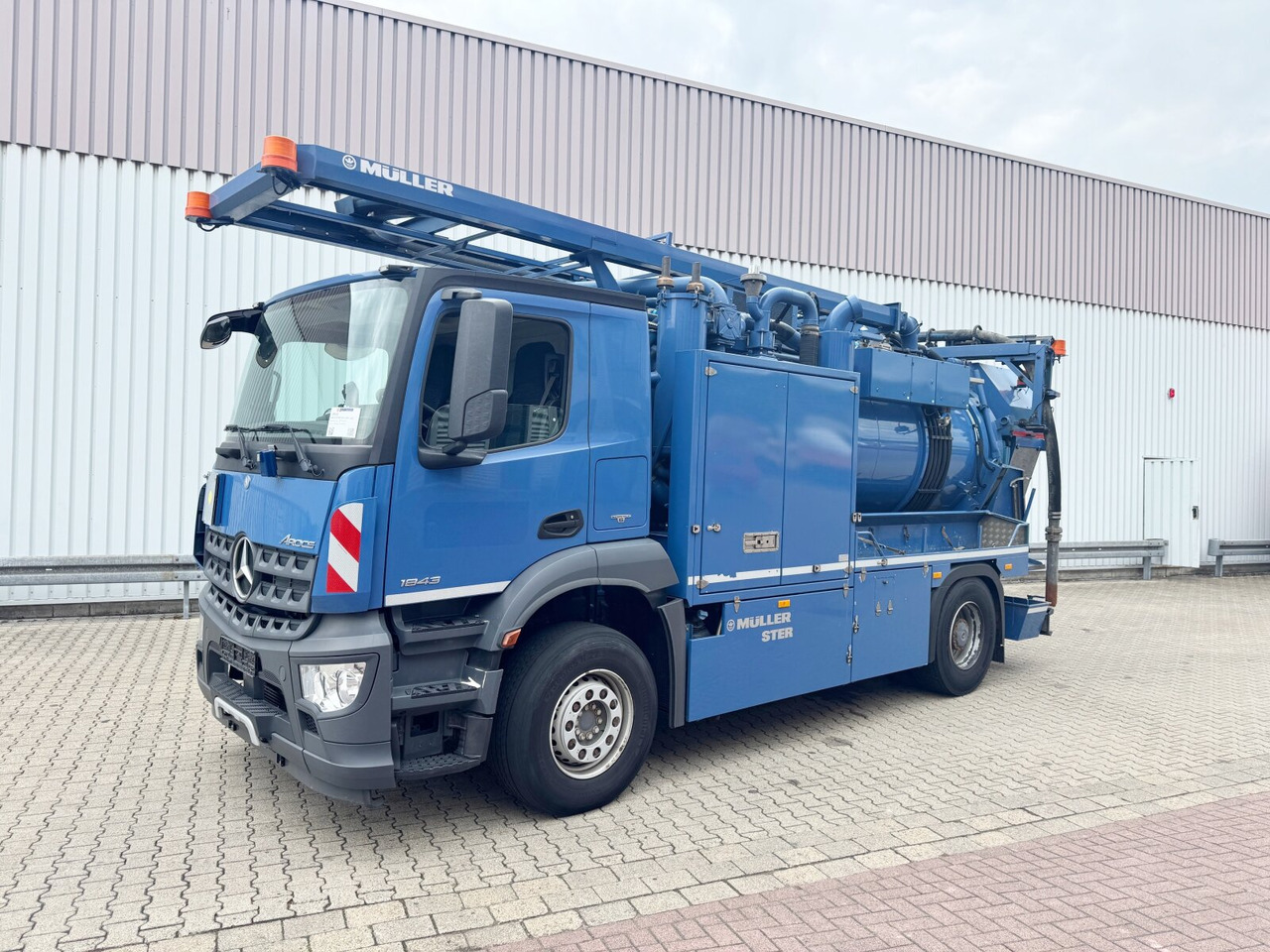 Mercedes-Benz Arocs 1843 L 4x2 Arocs 1843 L 4x2, Müller Canalmaster ca. 8m³, Standheizung, Funk - Nákladné auto: obrázok 1 Mercedes-Benz Arocs 1843 L 4x2 Arocs 1843 L 4x2, Müller Canalmaster ca. 8m³, Standheizung, Funk - Nákladné auto: obrázok 1