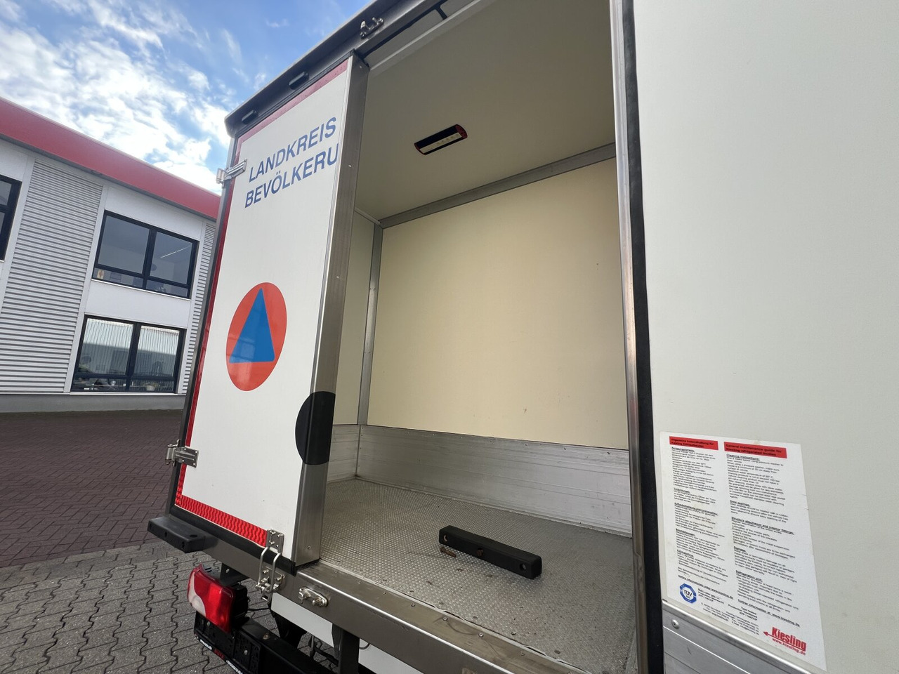 Mercedes-Benz Sprinter 515 4x2 Doka Sprinter 515 4x2 Doka, Kühlkoffer - Nákladné auto: obrázok 4 Mercedes-Benz Sprinter 515 4x2 Doka Sprinter 515 4x2 Doka, Kühlkoffer - Nákladné auto: obrázok 4