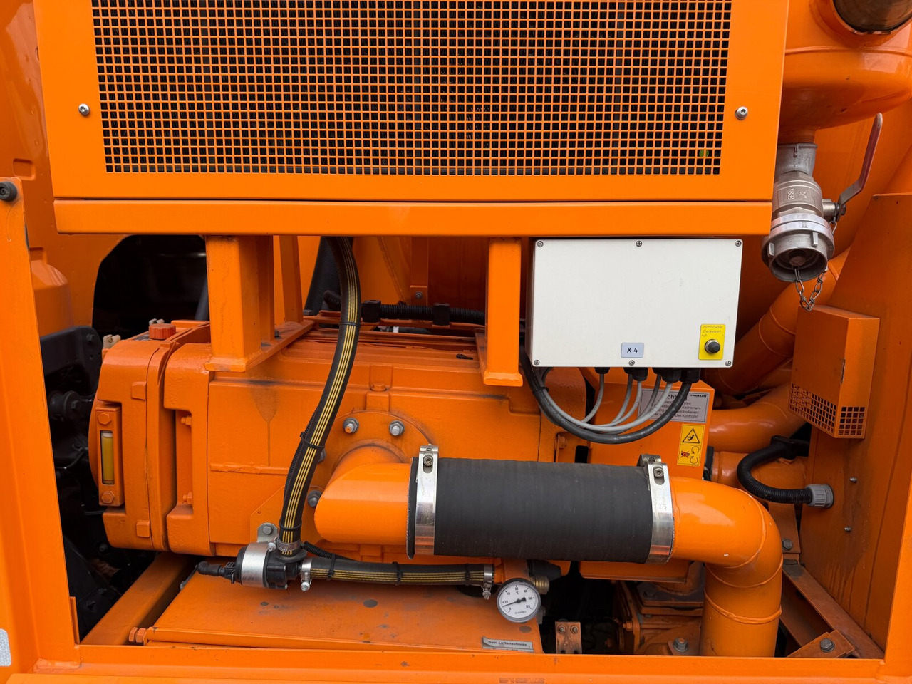 Scania G 320 4x2 G 320 4x2, Müller Vacumaster ca. 5,5m³, Funk - Nákladné auto: obrázok 4 Scania G 320 4x2 G 320 4x2, Müller Vacumaster ca. 5,5m³, Funk - Nákladné auto: obrázok 4