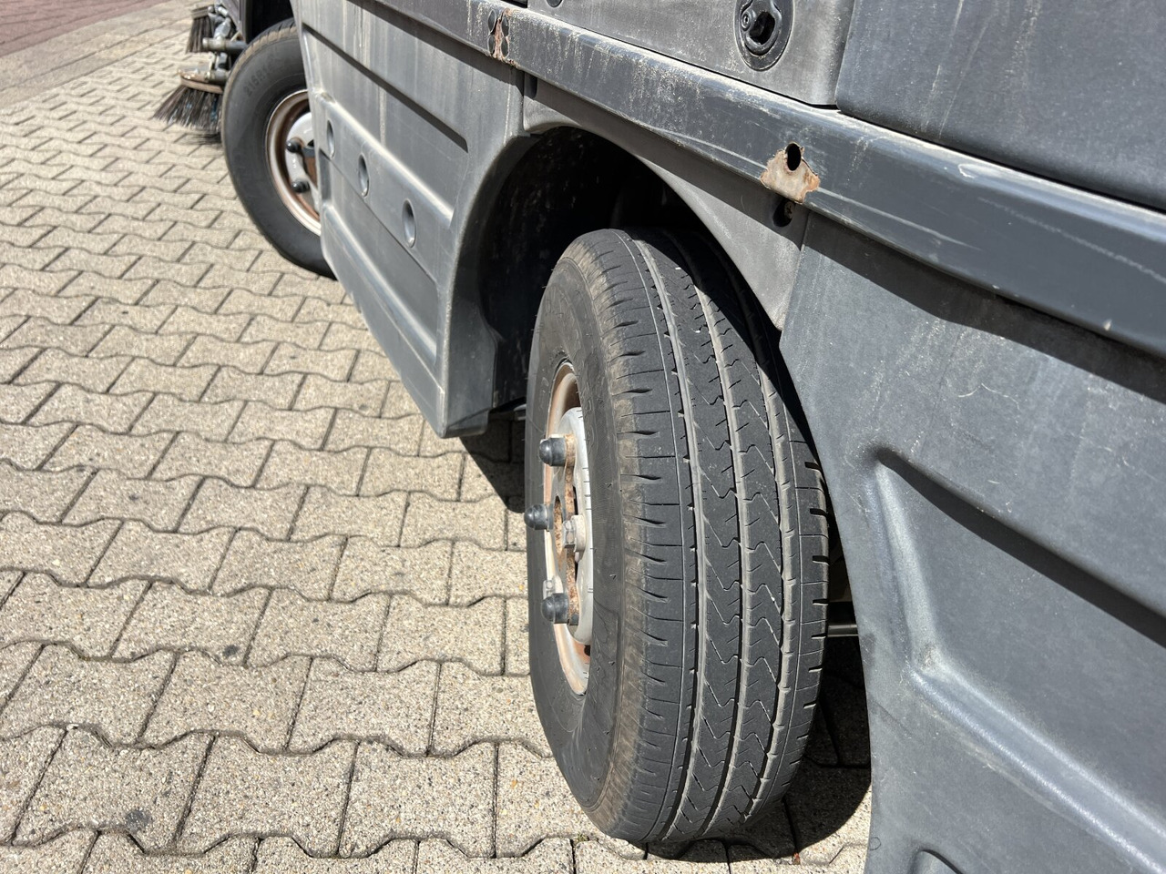 Nákladné auto Schmidt Swingo Compact 200 4x2 Swingo Compact 200 4x2, Kehrmaschine: obrázok 14 Nákladné auto Schmidt Swingo Compact 200 4x2 Swingo Compact 200 4x2, Kehrmaschine: obrázok 14