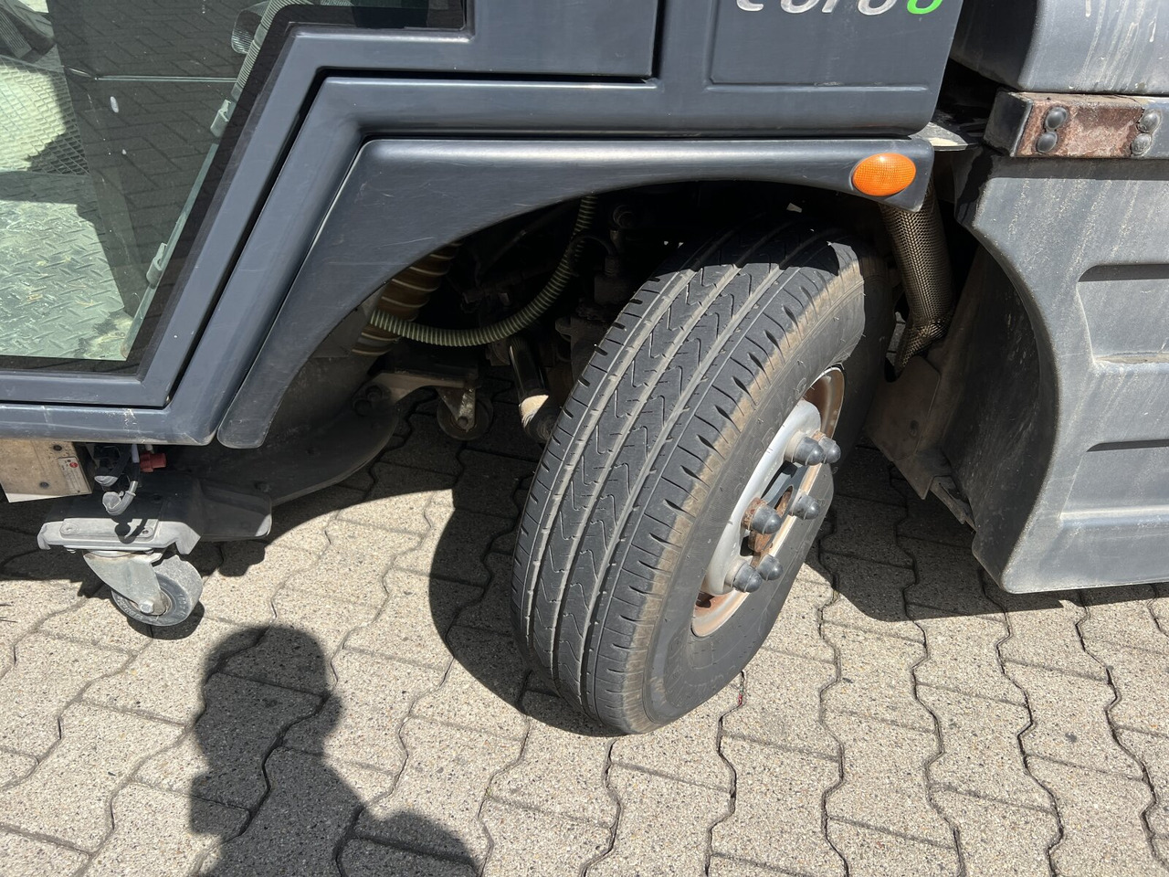 Nákladné auto Schmidt Swingo Compact 200 4x2 Swingo Compact 200 4x2, Kehrmaschine: obrázok 13 Nákladné auto Schmidt Swingo Compact 200 4x2 Swingo Compact 200 4x2, Kehrmaschine: obrázok 13