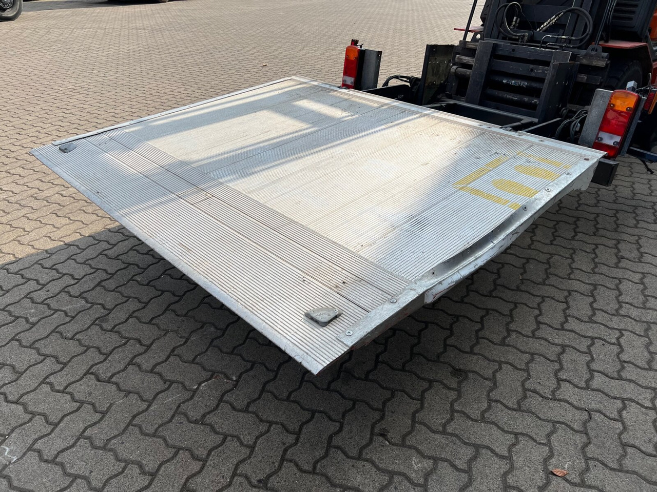 Dhollandia Ladebordwand DH LM15 Dhollandia Ladebordwand DH LM15 - Náves: obrázok 1 Dhollandia Ladebordwand DH LM15 Dhollandia Ladebordwand DH LM15 - Náves: obrázok 1