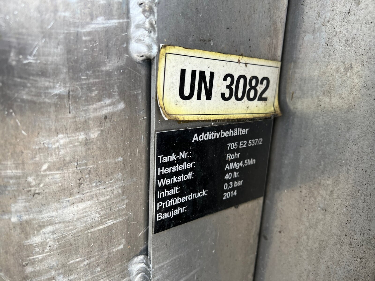 R450 4x2 R450 4x2, Retarder, ADR, Rohr Tank, ca. 14400l - Cisternové vozidlo: obrázok 2 R450 4x2 R450 4x2, Retarder, ADR, Rohr Tank, ca. 14400l - Cisternové vozidlo: obrázok 2