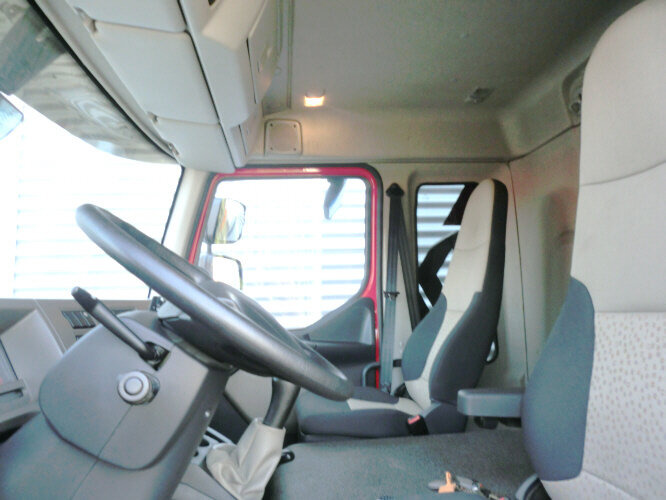 Renault Midlum 220 DXi 4x2 - Skříňový nákladní auto: obrázok 2 Renault Midlum 220 DXi 4x2 - Skříňový nákladní auto: obrázok 2