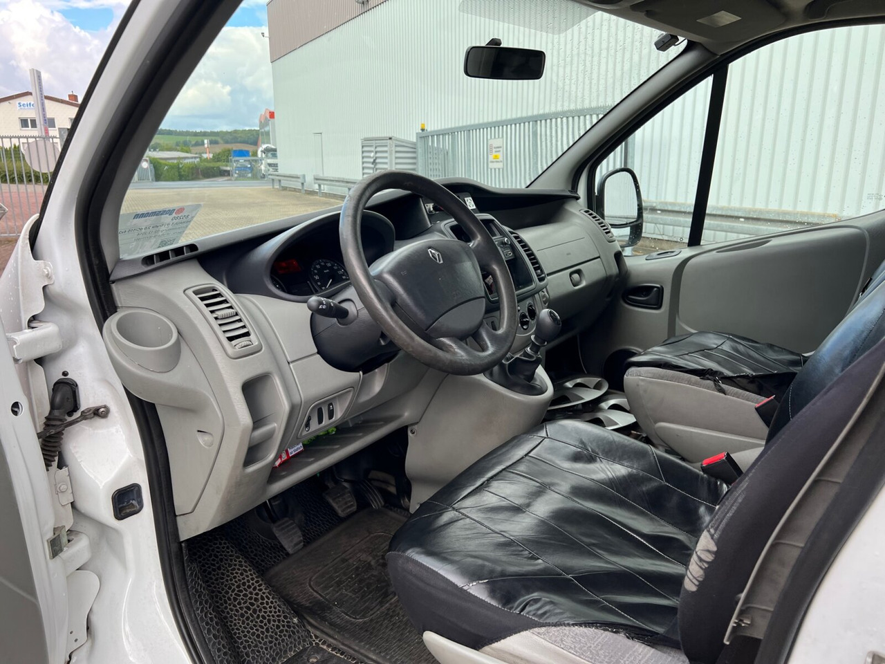 Renault Trafik 2.0 dCi115 4x2 Trafik 2.0 dCi115 4x2, Krankentransporter - Sanitka: obrázok 5 Renault Trafik 2.0 dCi115 4x2 Trafik 2.0 dCi115 4x2, Krankentransporter - Sanitka: obrázok 5