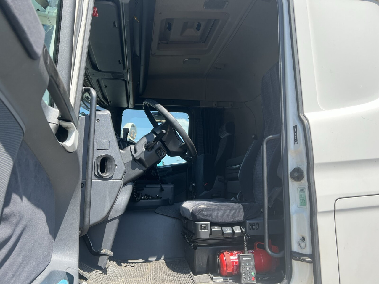 Scania G420 6x2, ERSATZTEILSPENDER! G420 6x2, Liftachse, Hiab LBW, Motor defekt! - Skříňový nákladní auto: obrázok 3 Scania G420 6x2, ERSATZTEILSPENDER! G420 6x2, Liftachse, Hiab LBW, Motor defekt! - Skříňový nákladní auto: obrázok 3