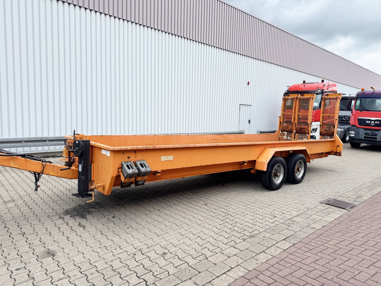 T 105 mit 3 Auffahrrampen T 105 mit 3 Auffahrrampen - Príves podvalník: obrázok 1 T 105 mit 3 Auffahrrampen T 105 mit 3 Auffahrrampen - Príves podvalník: obrázok 1