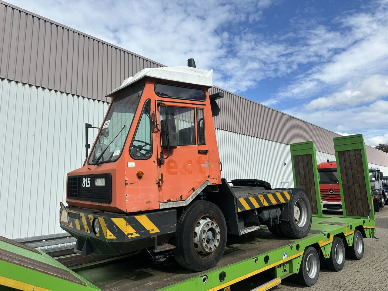 815 4x2 815 4x2 Terminal Tractor, Rangierfahrzeug - Ťahač: obrázok 1 815 4x2 815 4x2 Terminal Tractor, Rangierfahrzeug - Ťahač: obrázok 1