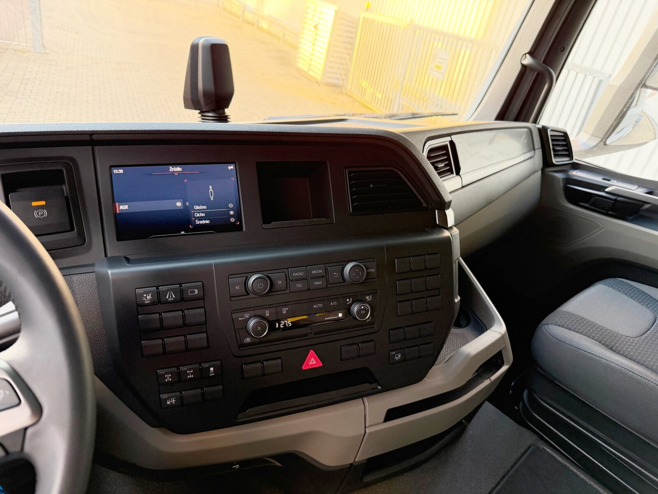 MAN TGS 33.520 6x4 BL SA TGS 33.520 6x4 BL SA, Retarder, LED, Nebenantrieb - Ťahač: obrázok 5 MAN TGS 33.520 6x4 BL SA TGS 33.520 6x4 BL SA, Retarder, LED, Nebenantrieb - Ťahač: obrázok 5