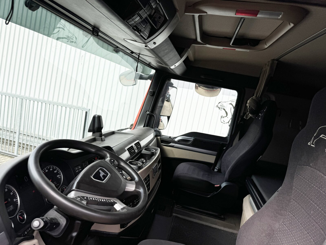 Interior photo 1: Leasing MAN TGX 18.500 4X4H BLS TGX 18.500 4X4H BLS, PriTarder, HydroDrive, Kipphydraulik MAN TGX 18.500 4X4H BLS TGX 18.500 4X4H BLS, PriTarder, HydroDrive, Kipphydraulik