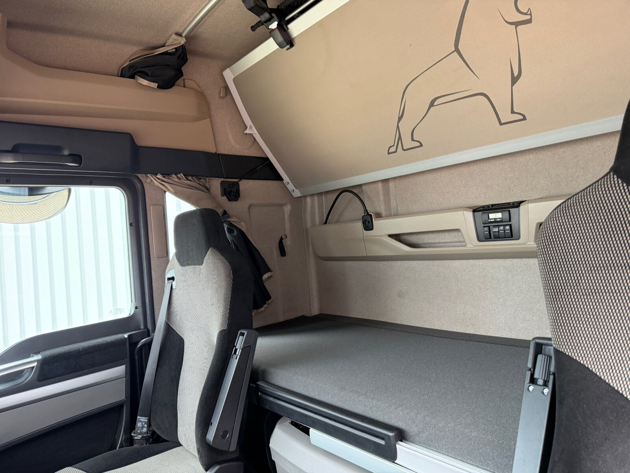 MAN TGX 26.510 6X2/4 BLS TGX 26.510 6X2/4 BLS, Intarder, Vorlauflenk-/lift, Standklima, XXL-Fahrerhaus, 70t - Ťahač: obrázok 5 MAN TGX 26.510 6X2/4 BLS TGX 26.510 6X2/4 BLS, Intarder, Vorlauflenk-/lift, Standklima, XXL-Fahrerhaus, 70t - Ťahač: obrázok 5