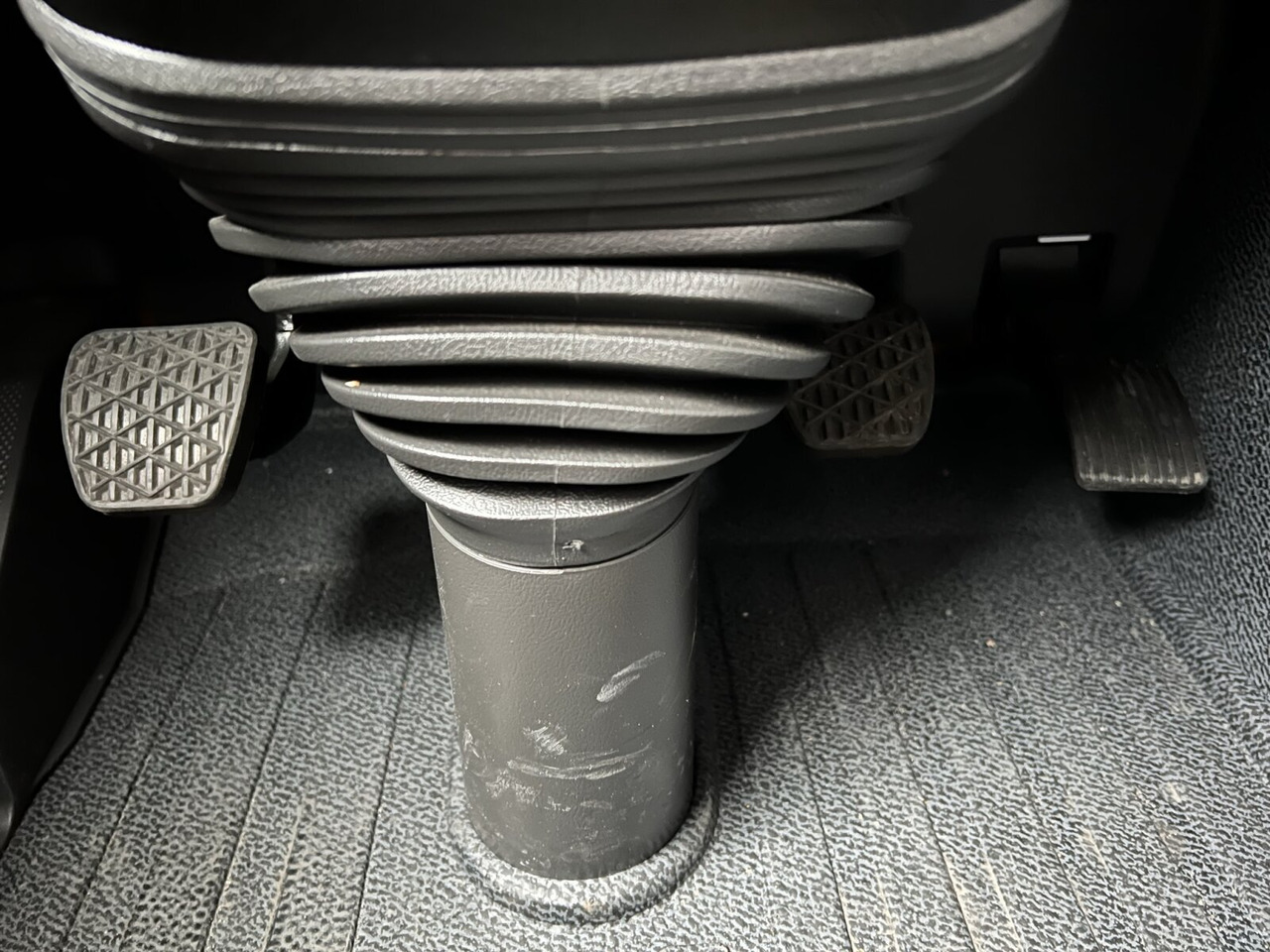 Mercedes-Benz Actros 2141 K 4x2 Actros 2141 K 4x2 - Ťahač: obrázok 4 Mercedes-Benz Actros 2141 K 4x2 Actros 2141 K 4x2 - Ťahač: obrázok 4