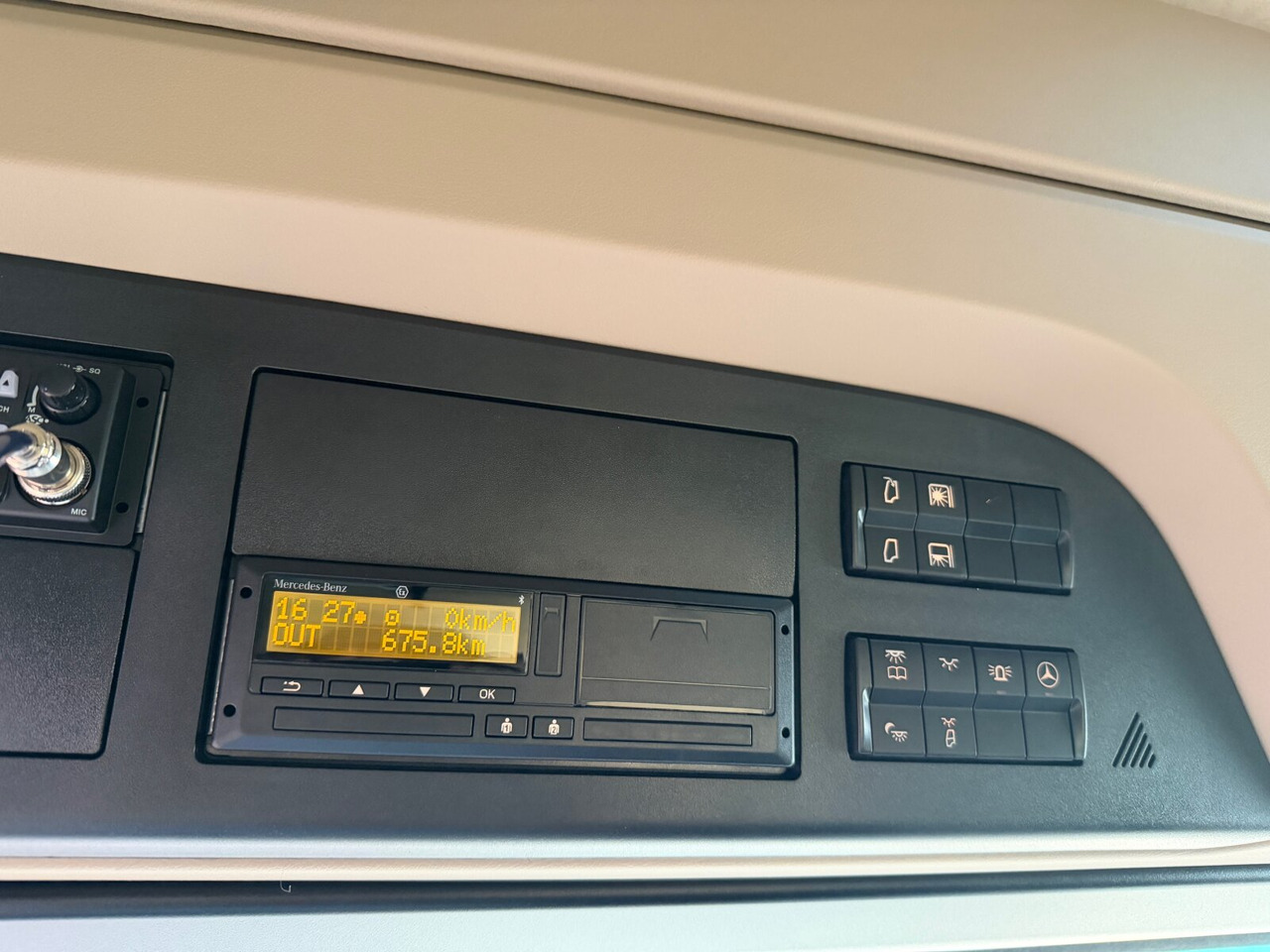 Mercedes-Benz Actros 3363 LS 6x4 Actros 3363 LS 6x4, Retarder, SoloStar, MultimediaCockpit, Navi, LED - Ťahač: obrázok 4 Mercedes-Benz Actros 3363 LS 6x4 Actros 3363 LS 6x4, Retarder, SoloStar, MultimediaCockpit, Navi, LED - Ťahač: obrázok 4