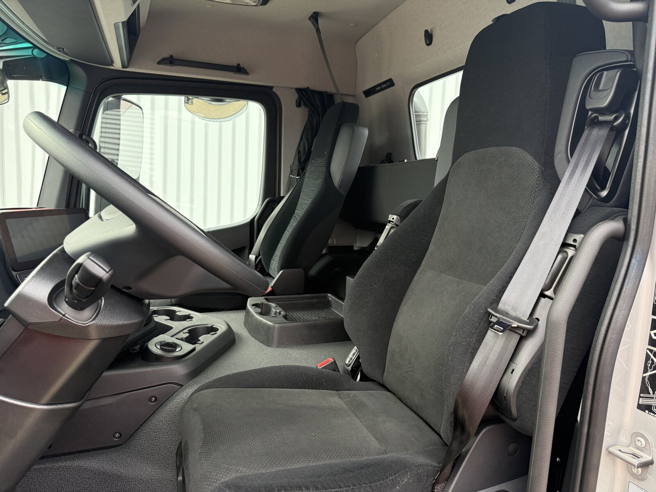 Mercedes-Benz Arocs 1853 AS 4x4 Arocs 1853 AS 4x4, Retarder, MultimediaCockpit, Navi - Ťahač: obrázok 4 Mercedes-Benz Arocs 1853 AS 4x4 Arocs 1853 AS 4x4, Retarder, MultimediaCockpit, Navi - Ťahač: obrázok 4