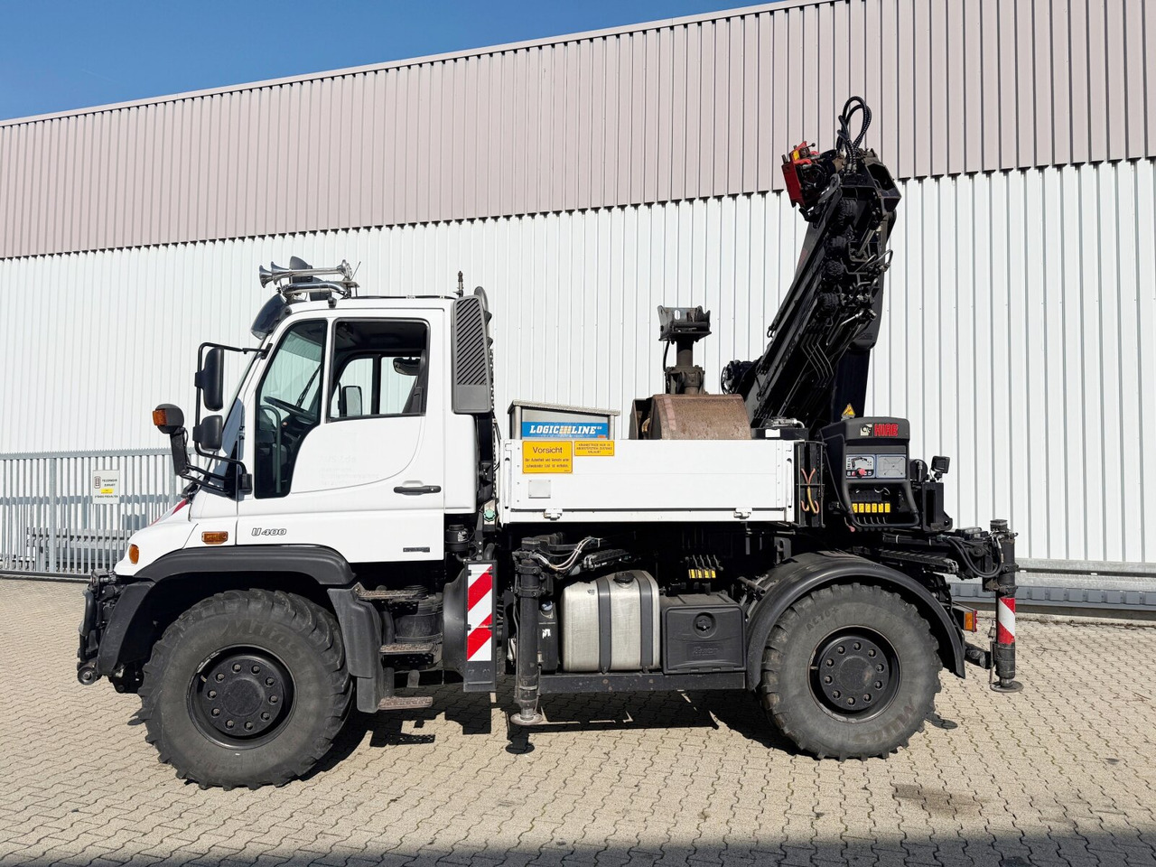 Unimog U400 4x4 U400 4x4, Frontzapfwelle, Heckkran Hiab XS 144-E4 HiDuo, Seilwinde, Funk - Autožeriav: obrázok 4 Unimog U400 4x4 U400 4x4, Frontzapfwelle, Heckkran Hiab XS 144-E4 HiDuo, Seilwinde, Funk - Autožeriav: obrázok 4