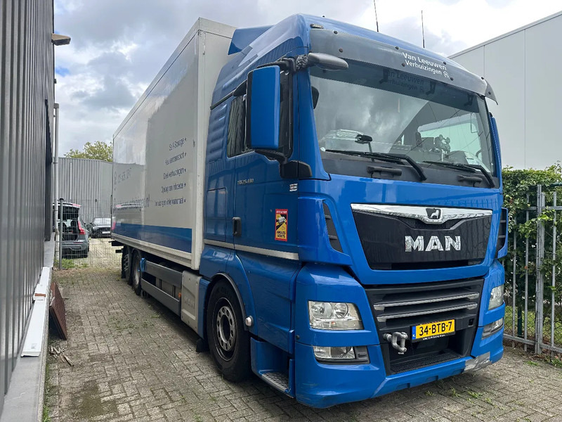 MAN TGX TGX 26 460 + 6X2 + LIFT + DAMAGED ENGINE - Skříňový nákladní auto: obrázok 4 MAN TGX TGX 26 460 + 6X2 + LIFT + DAMAGED ENGINE - Skříňový nákladní auto: obrázok 4