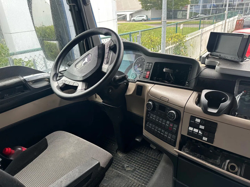 MAN TGX TGX 26 460 + 6X2 + LIFT + DAMAGED ENGINE - Skříňový nákladní auto: obrázok 5 MAN TGX TGX 26 460 + 6X2 + LIFT + DAMAGED ENGINE - Skříňový nákladní auto: obrázok 5
