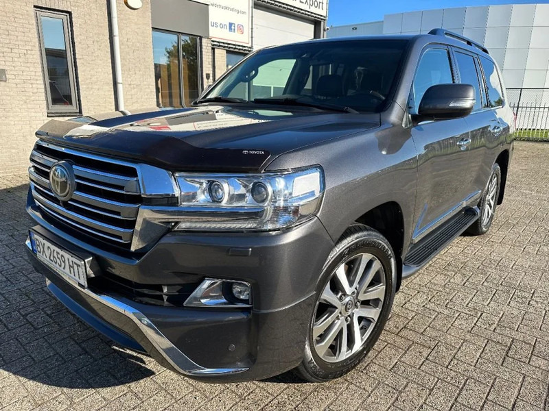 Toyota Land Cruiser V8 LAND CRUISER 200 V8 + CAMERA 360 + FRIDGE + DIESEL + ONLY EXPORT - SUV: obrázok 1 Toyota Land Cruiser V8 LAND CRUISER 200 V8 + CAMERA 360 + FRIDGE + DIESEL + ONLY EXPORT - SUV: obrázok 1