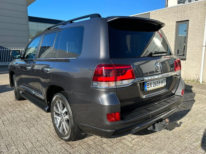 Toyota Land Cruiser V8 LAND CRUISER 200 V8 + CAMERA 360 + FRIDGE + DIESEL + ONLY EXPORT - SUV: obrázok 3 Toyota Land Cruiser V8 LAND CRUISER 200 V8 + CAMERA 360 + FRIDGE + DIESEL + ONLY EXPORT - SUV: obrázok 3
