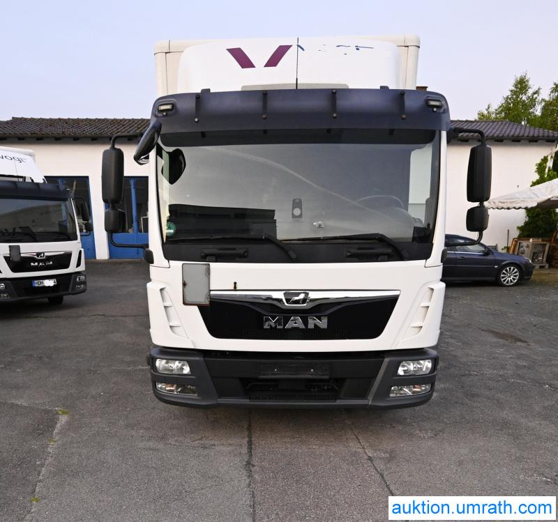 MAN MAN TGL 12.250 4x2 L/BL Koffer Ladebordwand Klimaautomatik NAVI Luftfederung Automatikgetriebe EURO 6 - Skříňový nákladní auto: obrázok 3 MAN MAN TGL 12.250 4x2 L/BL Koffer Ladebordwand Klimaautomatik NAVI Luftfederung Automatikgetriebe EURO 6 - Skříňový nákladní auto: obrázok 3