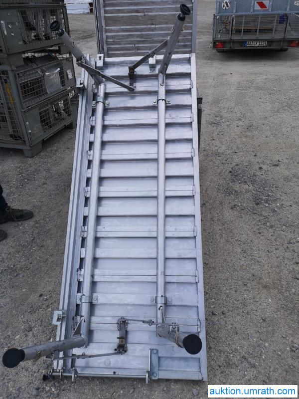 Posten Konvolut Zarges Plattform Laufsteg Bühne Überstieg Gehsteig Sockel Treppen Aluminium hochwertig - Vybavenie garáže/ Dielne: obrázok 3 Posten Konvolut Zarges Plattform Laufsteg Bühne Überstieg Gehsteig Sockel Treppen Aluminium hochwertig - Vybavenie garáže/ Dielne: obrázok 3