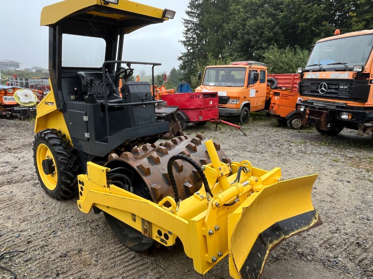 BOMAG Walzenzug BW 124 PDH-4 Planierschild 100 Bstd. - Kompaktor: obrázok 1 BOMAG Walzenzug BW 124 PDH-4 Planierschild 100 Bstd. - Kompaktor: obrázok 1