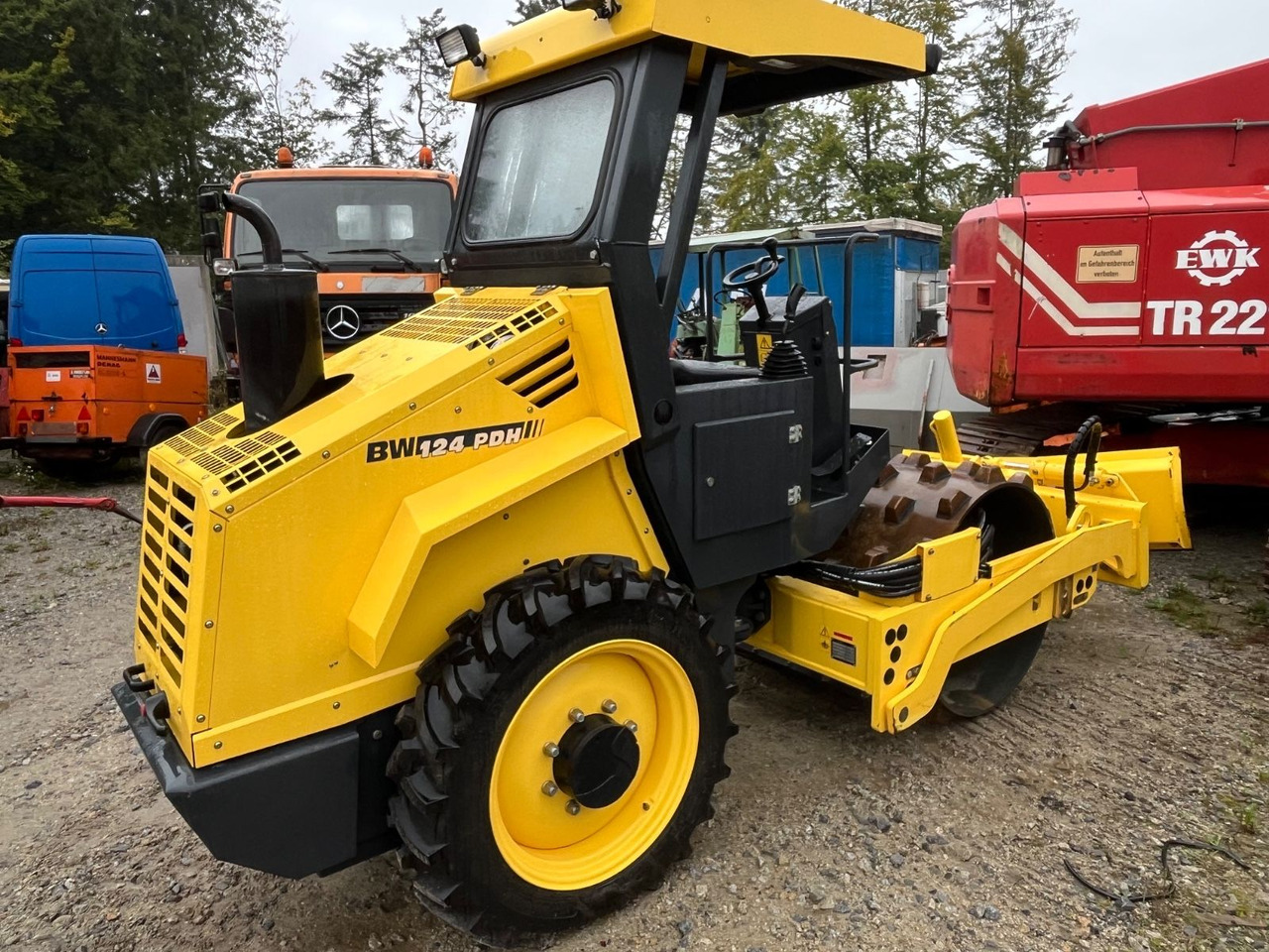 BOMAG Walzenzug BW 124 PDH-4 Planierschild 100 Bstd. - Kompaktor: obrázok 3 BOMAG Walzenzug BW 124 PDH-4 Planierschild 100 Bstd. - Kompaktor: obrázok 3