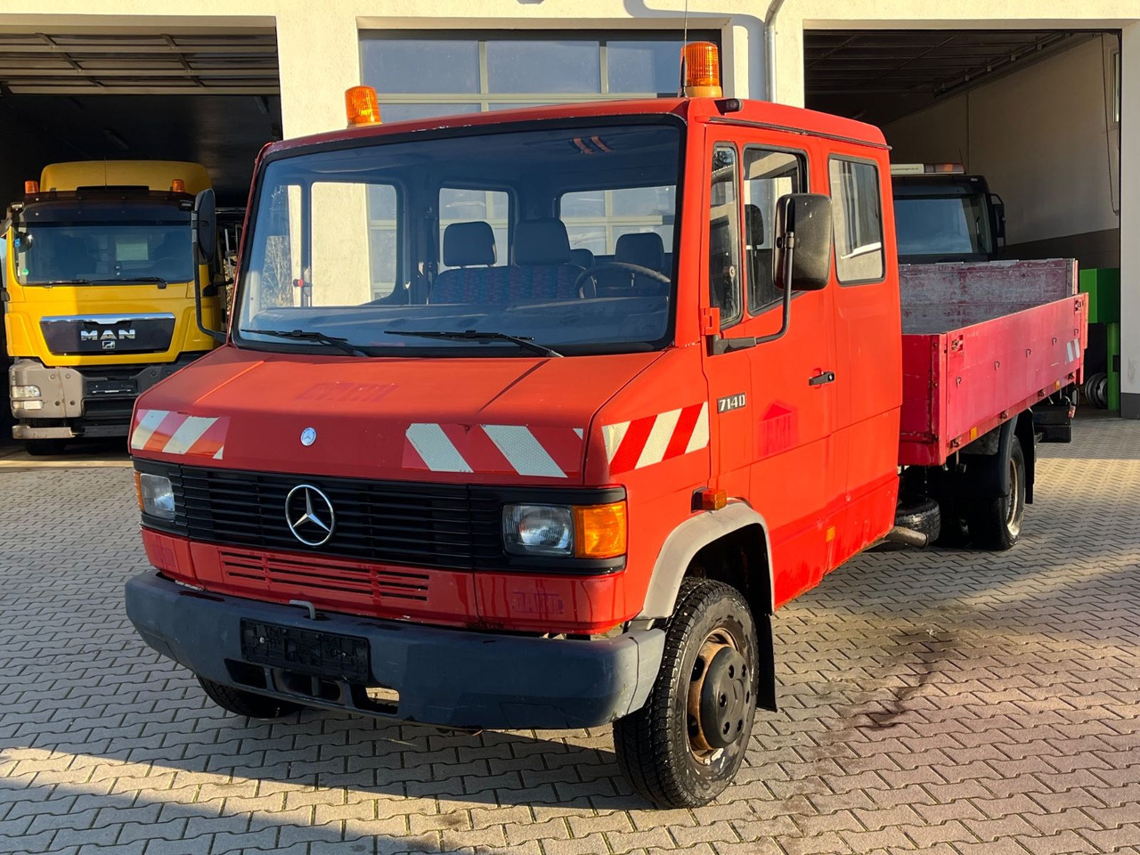Mercedes-Benz 714D Doka Pritsche - Dodávka valník, Dodávkа s dvojitou kabínou: obrázok 1 Mercedes-Benz 714D Doka Pritsche - Dodávka valník, Dodávkа s dvojitou kabínou: obrázok 1