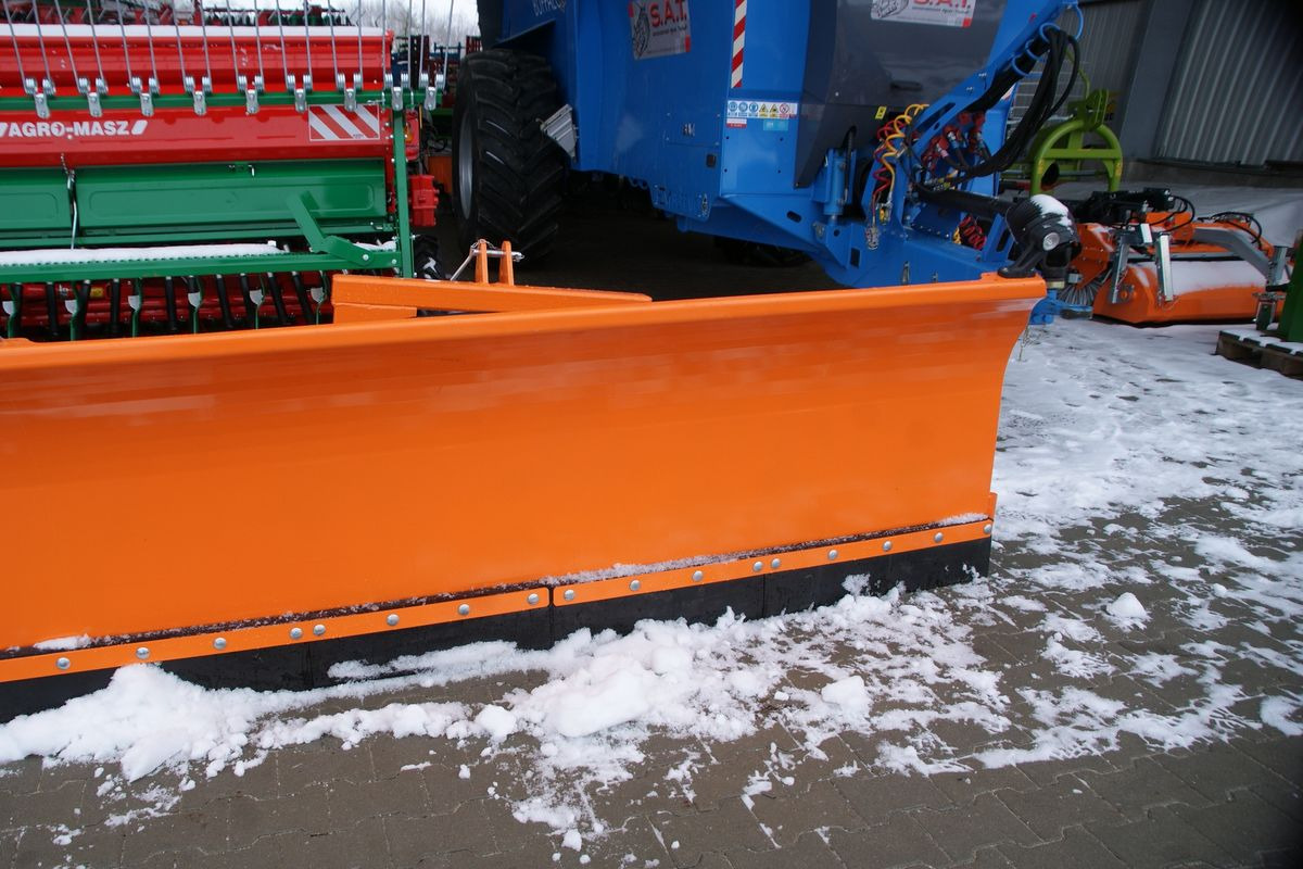 SAT Schneeschild mit Ausklinkung - NEUES Modell - Radlica na sneh pre Poľnohospodárske stroje: obrázok 2 SAT Schneeschild mit Ausklinkung - NEUES Modell - Radlica na sneh pre Poľnohospodárske stroje: obrázok 2