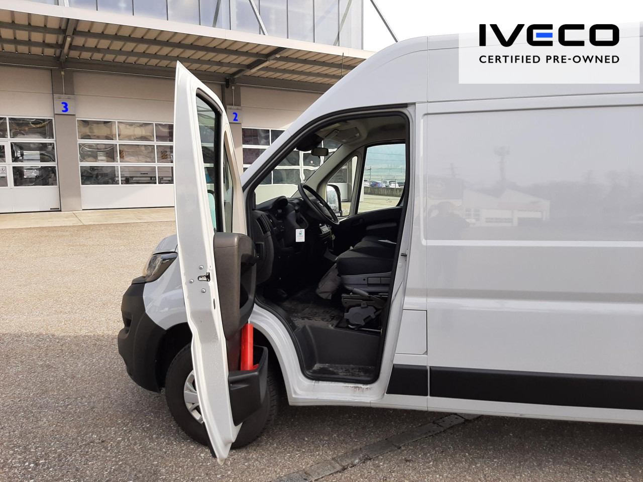 FIAT e-Ducato L2H2 teilverglast (47-kWh) - Furgon, Elektrická dodávka: obrázok 2 FIAT e-Ducato L2H2 teilverglast (47-kWh) - Furgon, Elektrická dodávka: obrázok 2