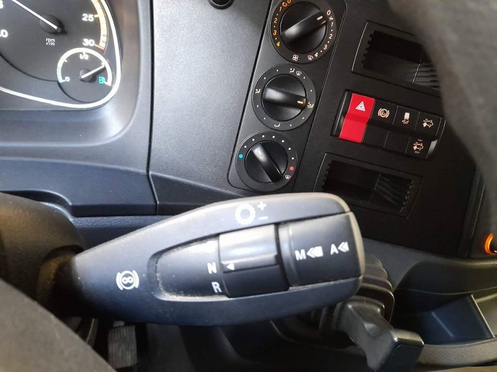 Mercedes-Benz Atego 821 - Chladirenské nákladné vozidlo: obrázok 5 Mercedes-Benz Atego 821 - Chladirenské nákladné vozidlo: obrázok 5