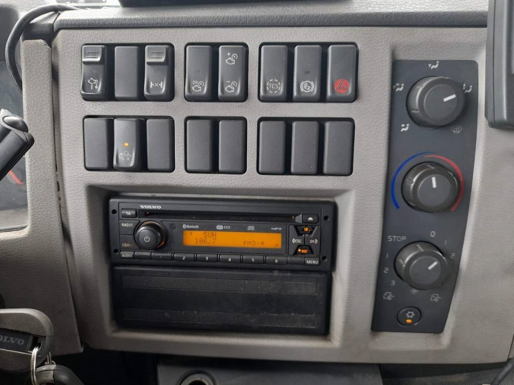 Auto s hydraulickou rukou Volvo FL 240: obrázok 13