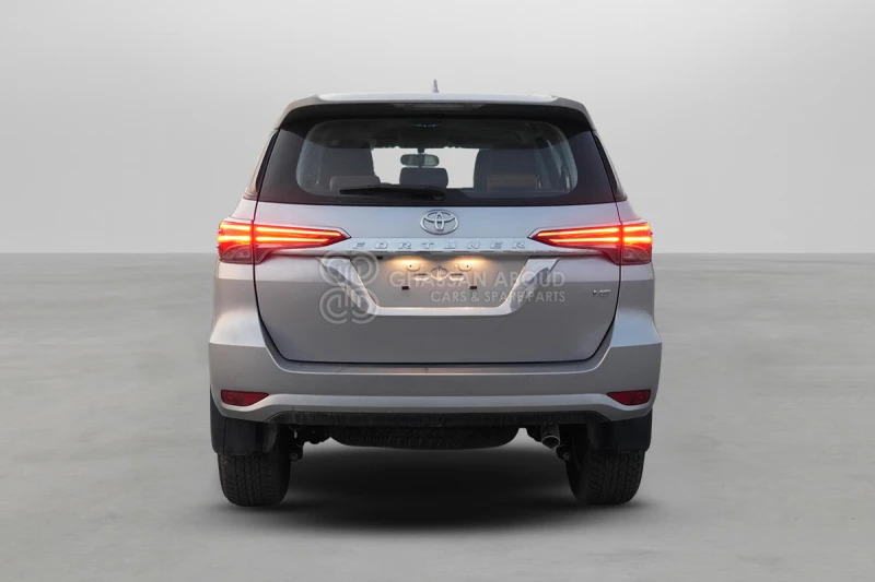 Toyota Fortuner 4x4 - SUV: obrázok 5 Toyota Fortuner 4x4 - SUV: obrázok 5