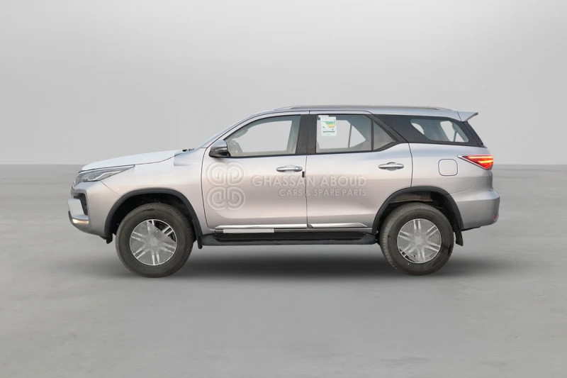 Toyota Fortuner 4x4 - SUV: obrázok 3 Toyota Fortuner 4x4 - SUV: obrázok 3