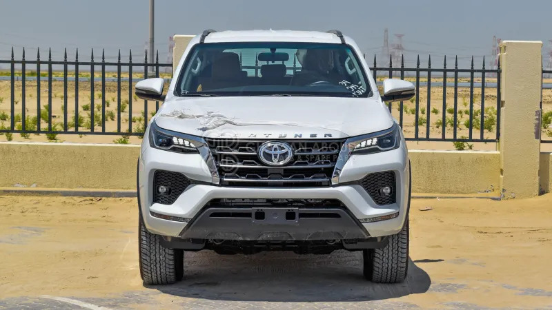 Toyota Fortuner 4x4 - SUV: obrázok 2 Toyota Fortuner 4x4 - SUV: obrázok 2